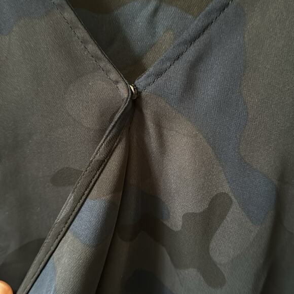 BANANA REPUBLIC SHEER CAMO PRINT CROSSOVER BLOUSE W/ 3/4 DROP SLEEVES MEDIUM - Picture 4 of 8